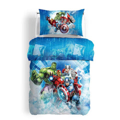 Trapunta invernale Caleffi Avengers in puro cotone, per letto singolo. Piumone con fantasia piazzata con stampa digitale. Prsonaggi presenti: Hulk, Iron Man, Capitan America e Thor