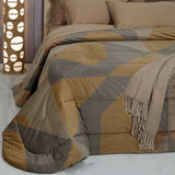 Trapunta invernale Borbonese Palace in velluto per letto matrimoniale.  Il piumone Palace è caratterizzato da una fantasia moderna, con forme geometriche di vari colori e la tipica stampa Borbonese a occhio di pernice.
