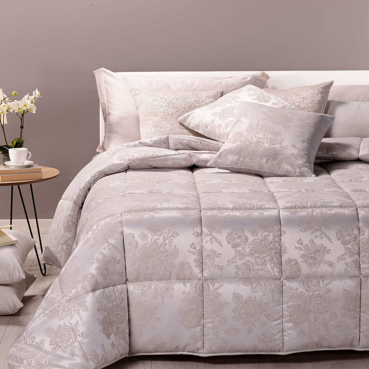 trapunta invernale matrimoniale caleffi roseto in raso jacquard fantasia floreale colore sabbia
