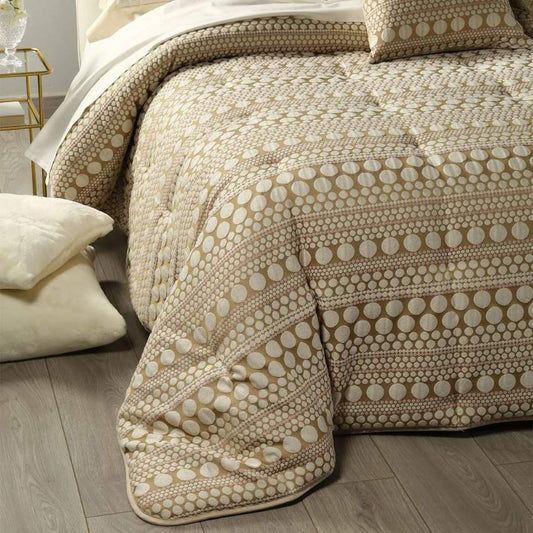 Trapunta invernale matrimoniale Leggerissima Perry, in prezioso raso jacquard. Prodotta da Caleffi.  Fantasia dalle forme morbide e dallo stile moderno. Disponibile nella variante di colore oro.