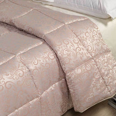 Trapunta invernale matrimoniale Caleffi Astoria in raso jacquard. Fantasia classica colore rosa.