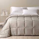 Trapunta invernale matrimoniale Caleffi Atelier in raso jacquard. Fantasia geometrica colore grigio sabbia beige.