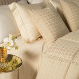Trapunta invernale matrimoniale Caleffi Delly in prezioso raso jacquard. Piumone colore panna