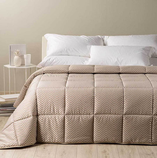 Trapunta invernale matrimoniale Caleffi Every in raso jacquard. Piumone con fantasia geometrica colore sabbia, beige, naturale