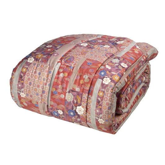 Trapunta invernale matrimoniale Fazzini Kiyomi in raso di puro cotone.  Fantasia mista patchwork/floreale, caratterizzata da colori caldi e decisi. Fondo rosso-beige con fiori panna, ocra e blu. 