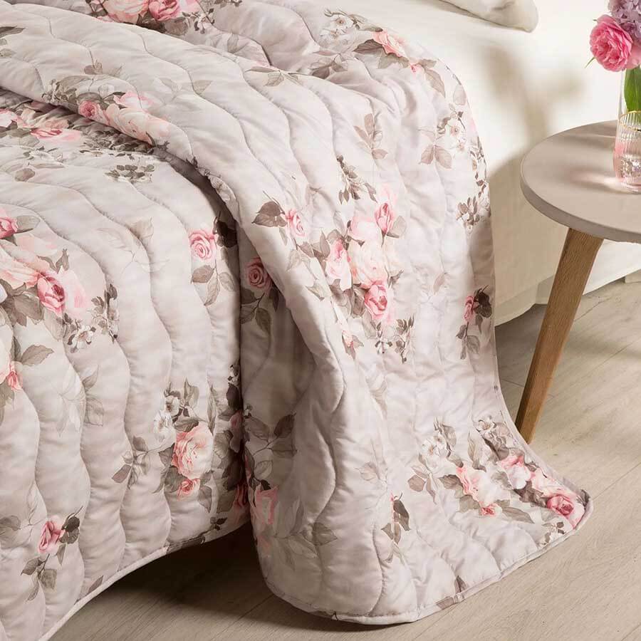 Trapuntino Caleffi Botticelli in microfibra per letto singolo e matrimoniale. Romantica fantasia floreale con rose su fondo tortora