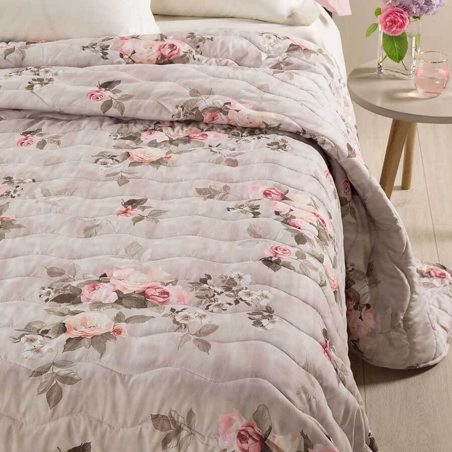Trapuntino Caleffi Botticelli in microfibra per letto singolo e matrimoniale. Romantica fantasia floreale con rose su fondo tortora