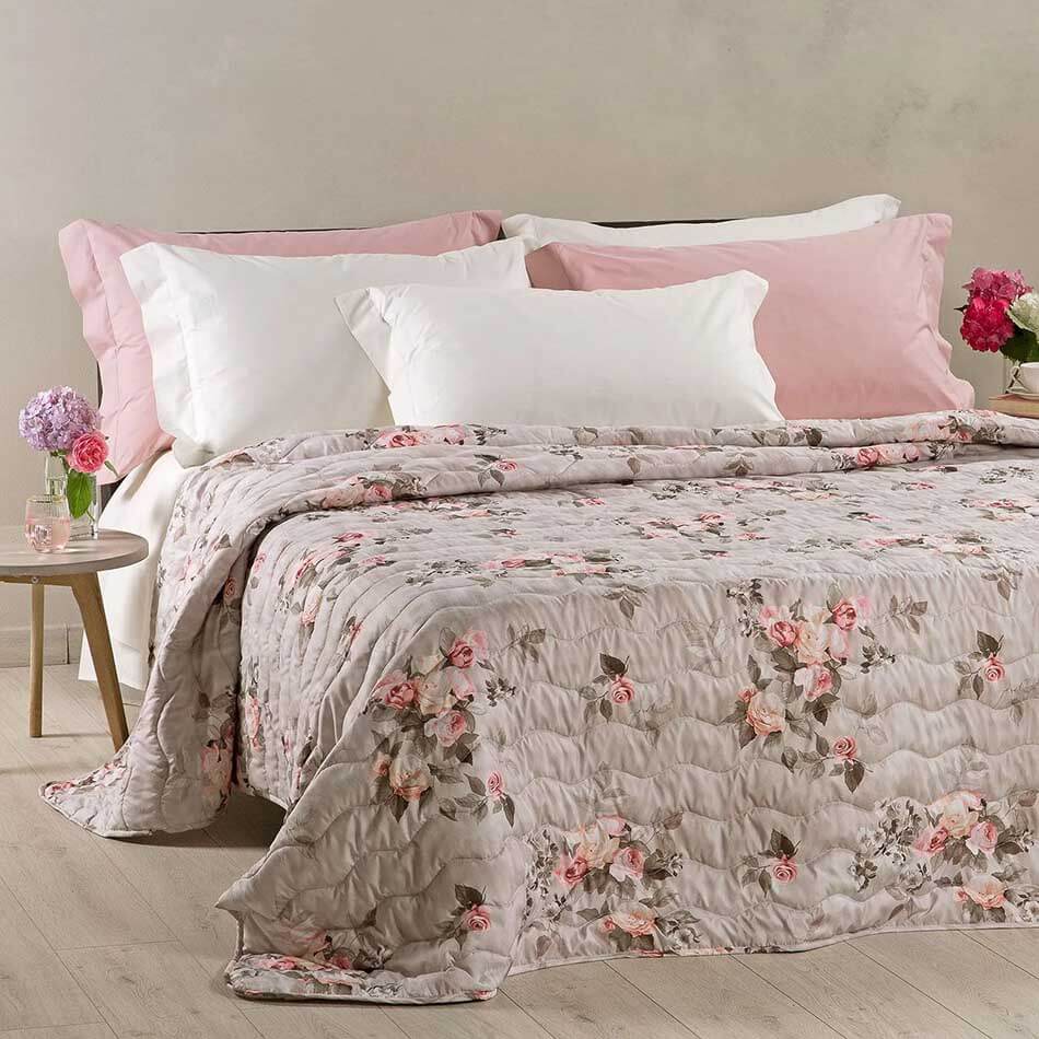 Trapuntino Caleffi Botticelli in microfibra per letto singolo e matrimoniale. Romantica fantasia floreale con rose su fondo tortora