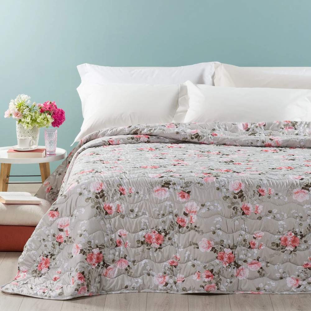 Trapunta primaverile Caleffi Flores in microfibra, per letto singolo e matrimoniale. Trapuntino con romantica fantasia floreale con rose su fondo tortora
