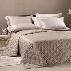 Trapuntino matrimoniale Caleffi Atelier in raso jacquard. Fantasia moderna con elementi geometrici intrecciati. Colore caffè marrone