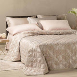 Trapuntino matrimoniale Caleffi Angel in raso jacquard. Fantasia floreale colore beige.