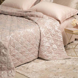 Trapuntino matrimoniale Caleffi Angel in raso jacquard. Fantasia floreale colore rosa.