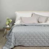 Trapuntino matrimoniale Caleffi Samoa in raso jacquard. Trapunta primaverile con fantasia moderna stile Borbonese, colore grigio