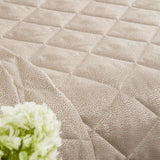 Trapuntino matrimoniale Caleffi Samoa in raso jacquard. Trapunta primaverile con fantasia moderna stile Borbonese, colore oro