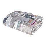 Trapunta primaverile matrimoniale Fazzini Rothko in raso di puro cotone.  Il quilt Rothko è stampato in digitale e presenta una stampa geometrica moderna.